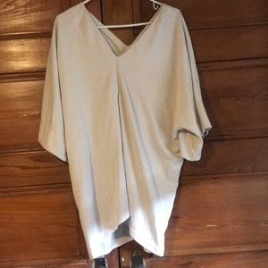 Oversized model v neck top